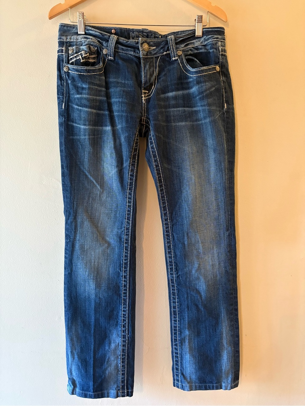 Miss Me Women's Straight Leg, Y2K, party, low Rise jeans, Sz 31, has stretch.